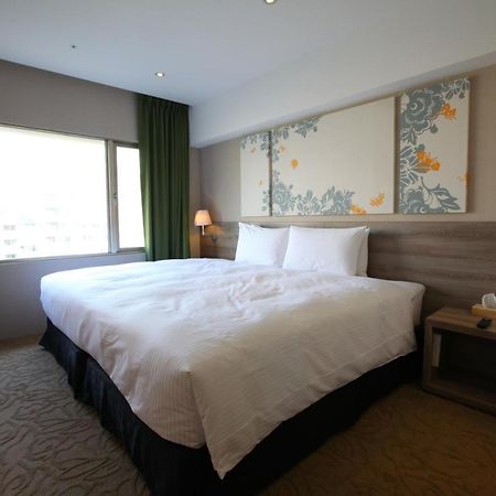 Aeris International Hotel Taichung Esterno foto
