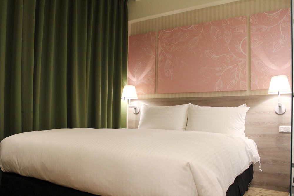 Aeris International Hotel Taichung Esterno foto