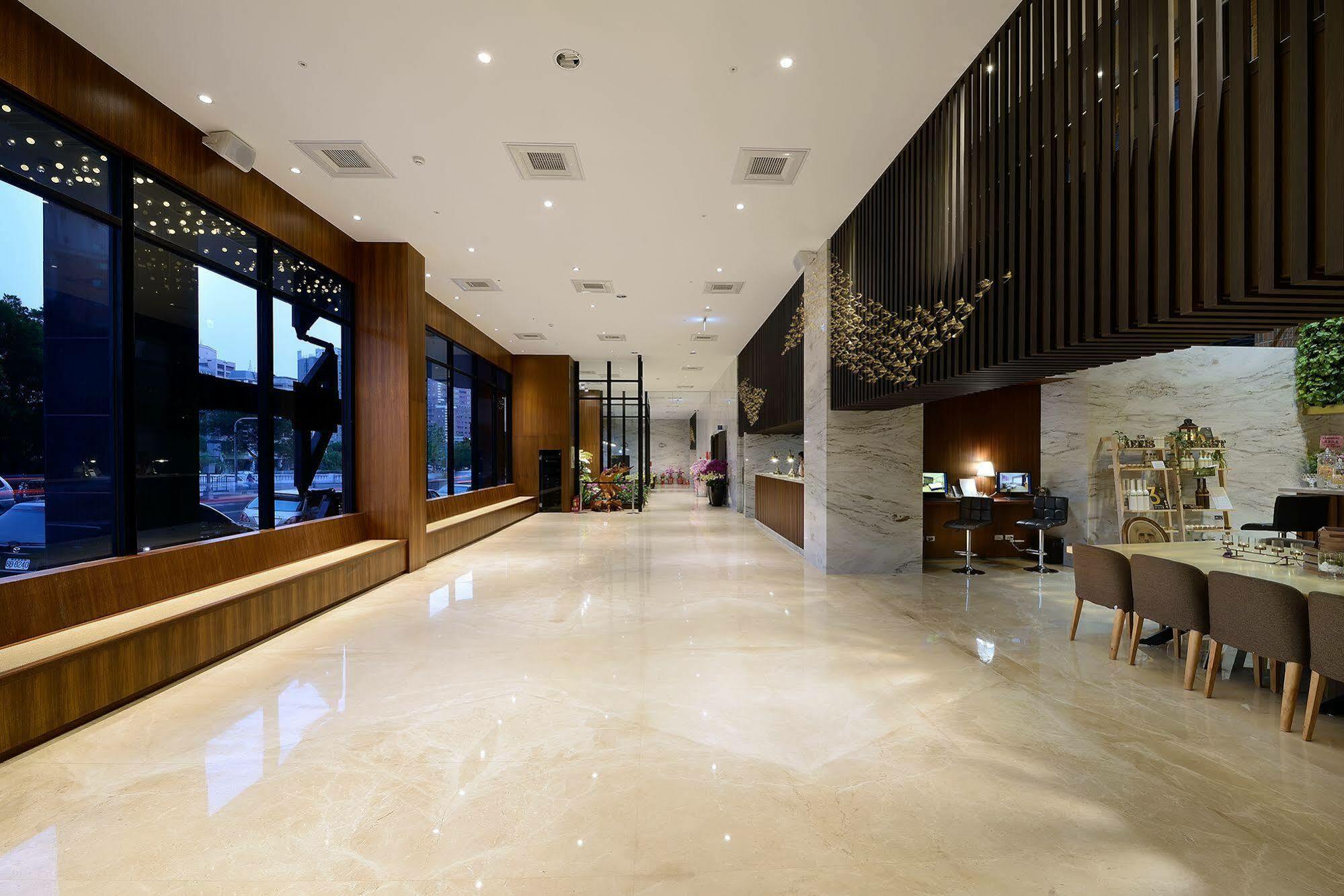 Aeris International Hotel Taichung Esterno foto