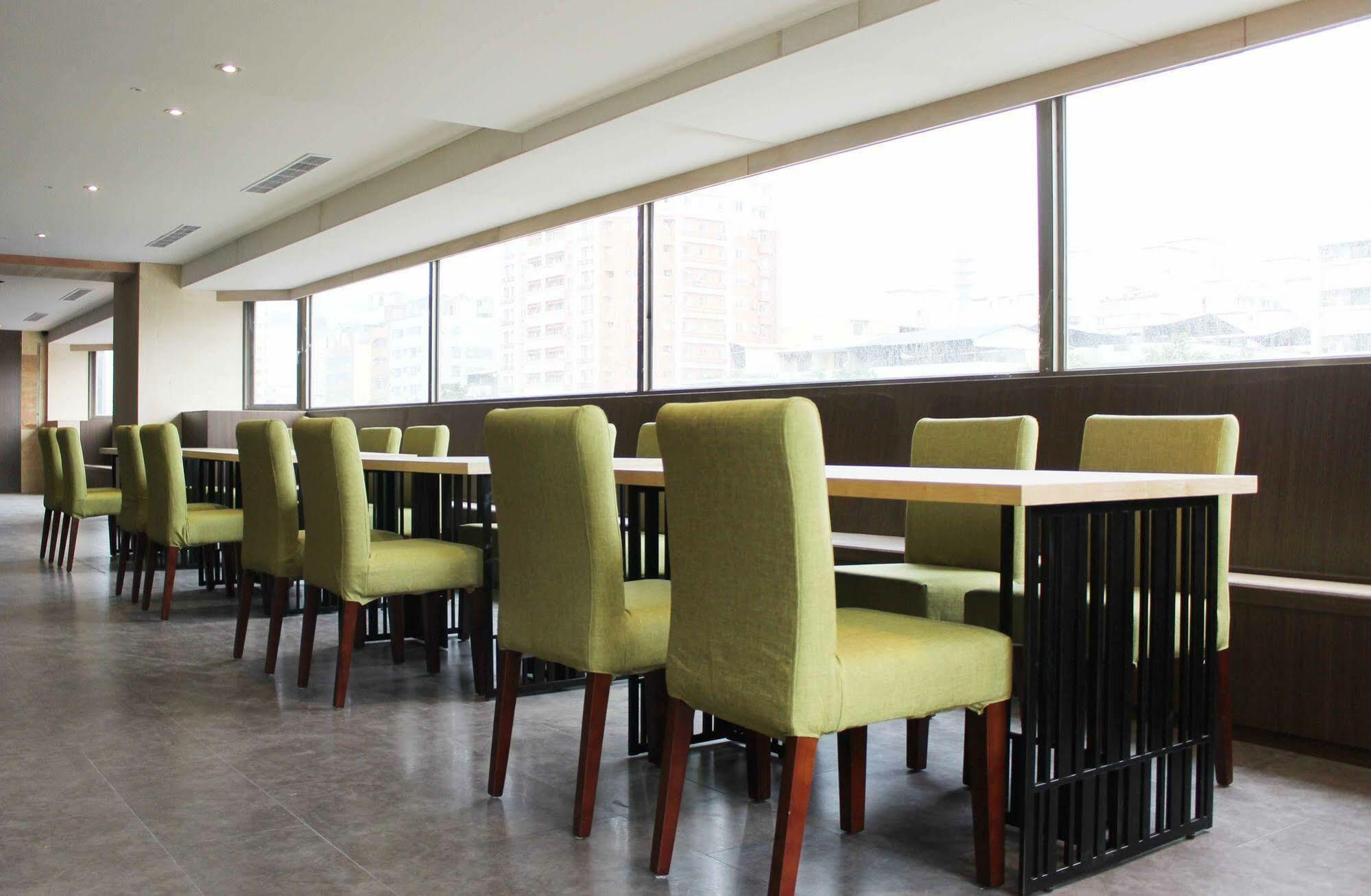 Aeris International Hotel Taichung Esterno foto