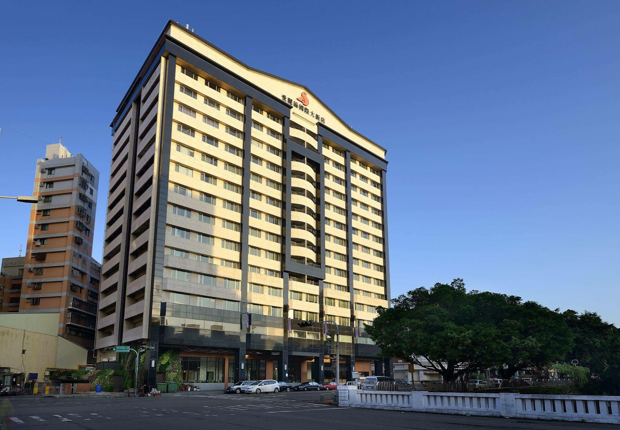 Aeris International Hotel Taichung Esterno foto