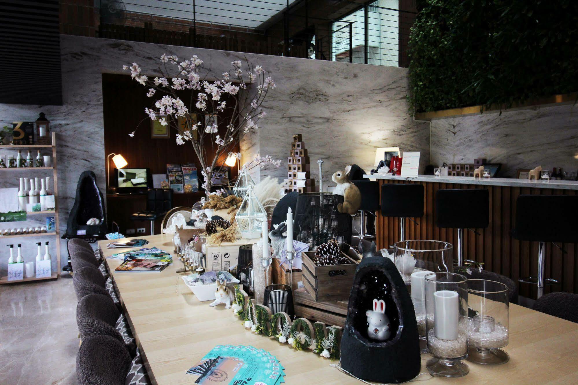 Aeris International Hotel Taichung Esterno foto